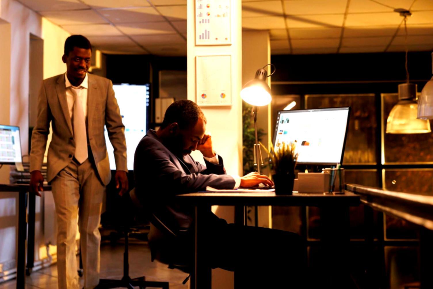 Moderne Finanzautomatisierung im Büroumfeld mit digitalen Prozessen